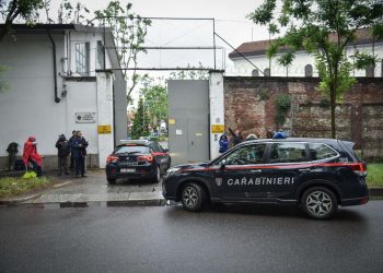 L'ingresso della caserma dei Carabinieri Montebello di via Monti
